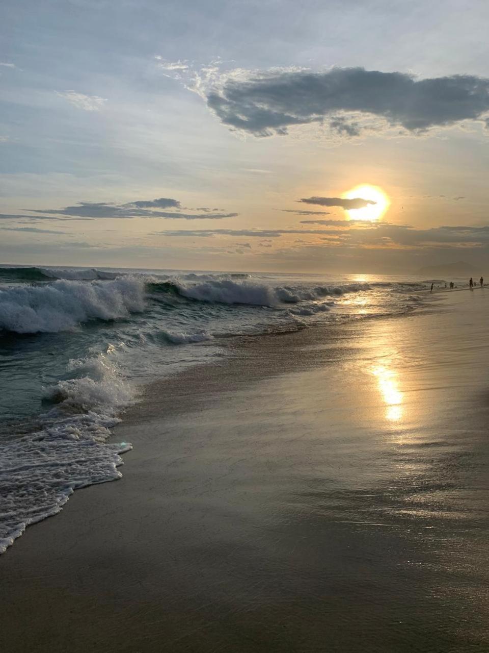 Lindo Apto No Melhor Lugar Da Barra Da Tijuca! Com Uma Vista De Tirar O Folego, Frente Para O Mar! Totalmente Equipado E Decorado Ao Lado Dos Melhores Hoteis E Quiosques Da Barra! Portaria 24H, Piscina, Sauna, Jacuzzi, Academia, Garagem, Wi-Fi, Lavan Rio de Janeiro Exterior photo