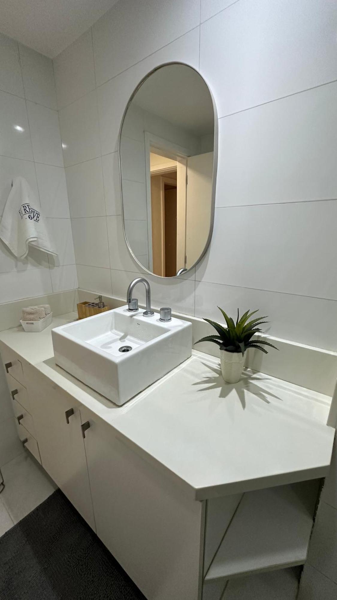 Lindo Apto No Melhor Lugar Da Barra Da Tijuca! Com Uma Vista De Tirar O Folego, Frente Para O Mar! Totalmente Equipado E Decorado Ao Lado Dos Melhores Hoteis E Quiosques Da Barra! Portaria 24H, Piscina, Sauna, Jacuzzi, Academia, Garagem, Wi-Fi, Lavan Rio de Janeiro Exterior photo