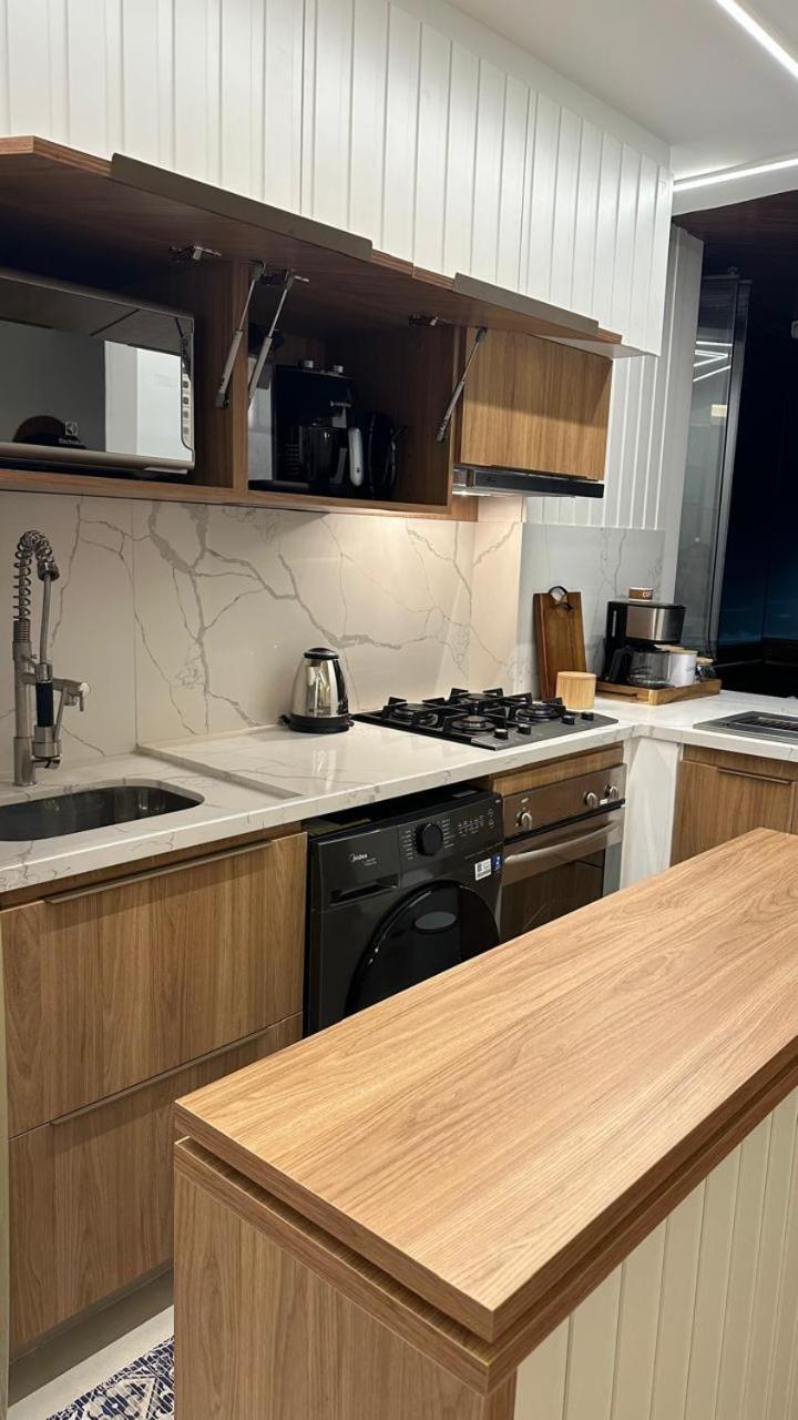 Lindo Apto No Melhor Lugar Da Barra Da Tijuca! Com Uma Vista De Tirar O Folego, Frente Para O Mar! Totalmente Equipado E Decorado Ao Lado Dos Melhores Hoteis E Quiosques Da Barra! Portaria 24H, Piscina, Sauna, Jacuzzi, Academia, Garagem, Wi-Fi, Lavan Rio de Janeiro Exterior photo